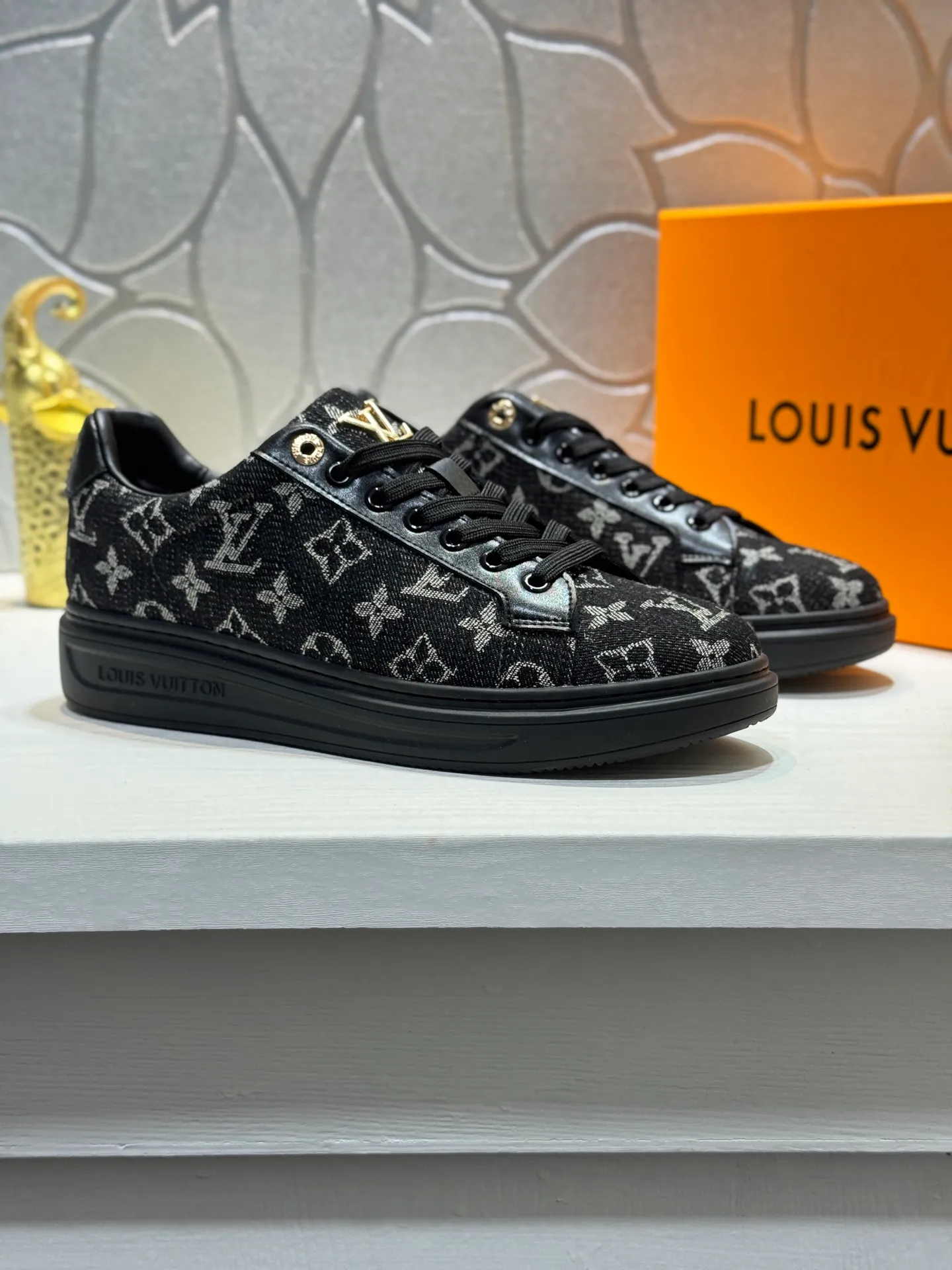 Men's shoes 💰400 [New style] 🐞🐞Top original order - LV [Louis Vuitton] counter new men's casual series! 🔥Globally limited edition💯The upper is made of cowhide with sheepskin lining➕Original rubber outsole, which is lighter and non-slip. Fashion focuses on trends, versatile and hot styles, simple yet tasteful! Exudes a fashionable and casual atmosphere, fashion is at your feet, and you are full of confidence! Multiple colors available. A must-have for fashionistas! Size: 38-44 (45 customized